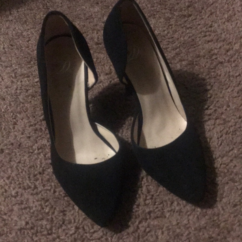 Size 5 1/2 black  classy shoes